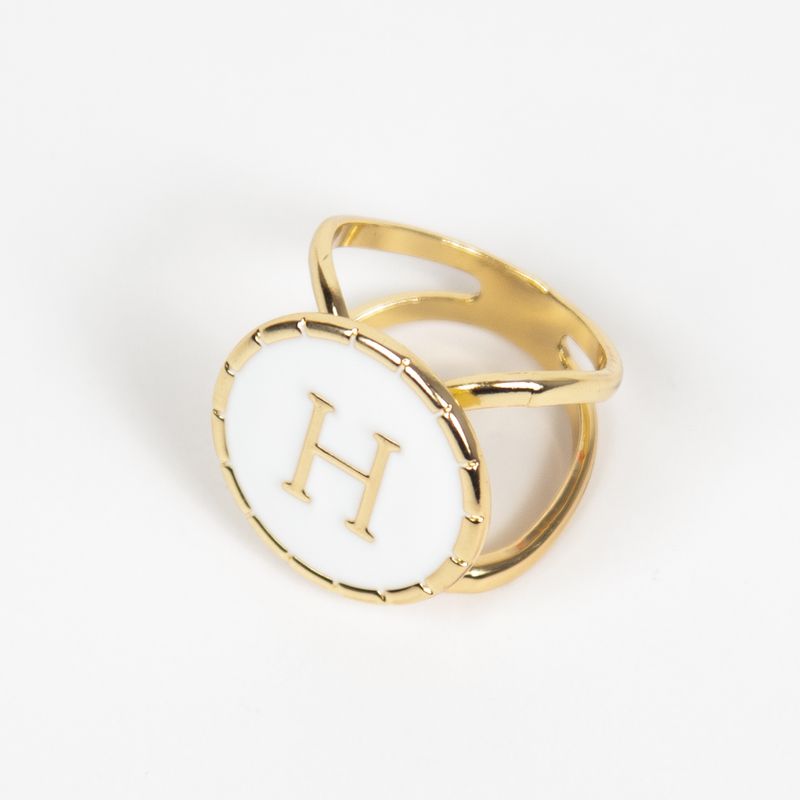 Halsduksring H i vitt och guldfärgat metall