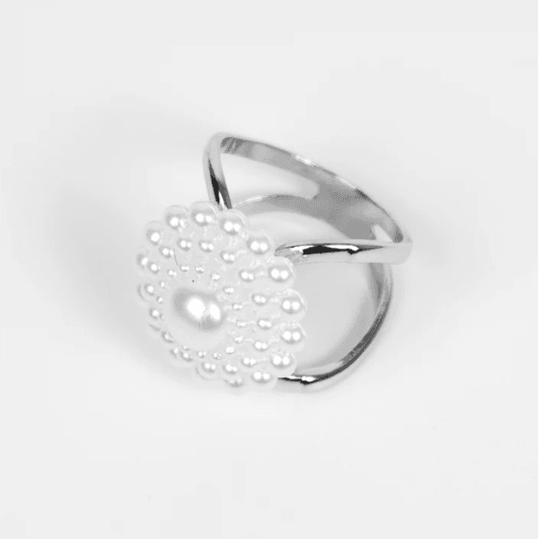 Huvudbild Scarf-ring med pärldetaljer – elegant ...