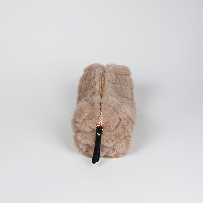 Huvudbild Liten makeupväska i fuskpäls beige