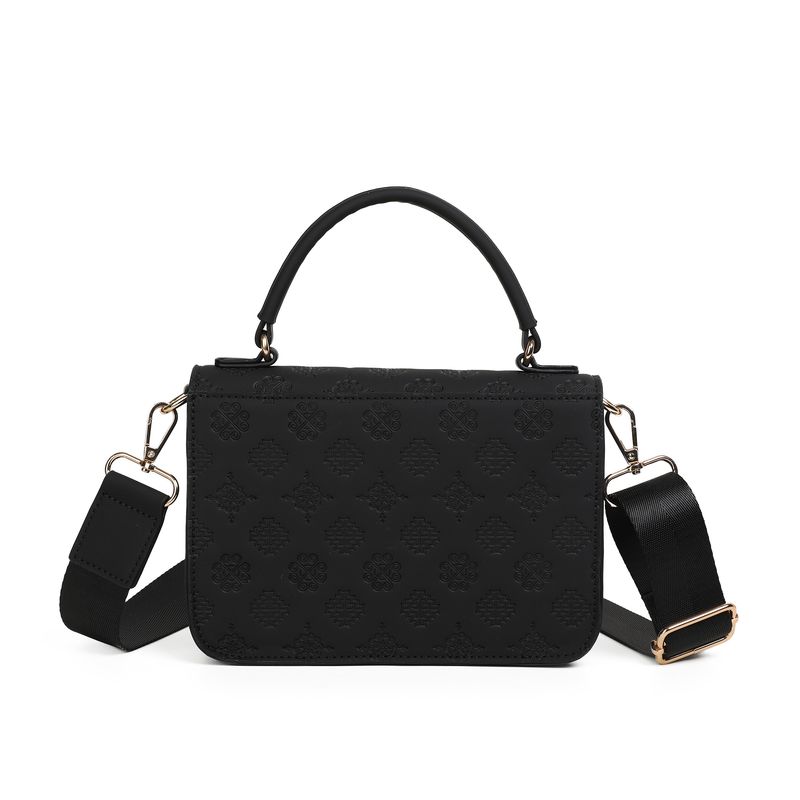 Hillevi clutch svart - elegant väska i imitationsskinn med guldfärgade detaljer