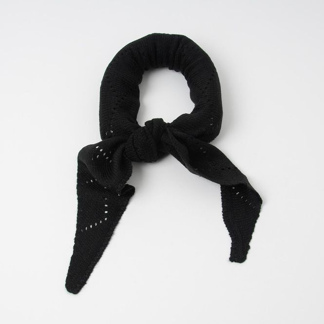 Huvudbild Stickad trekantsscarf i svart - 30 x 116 cm