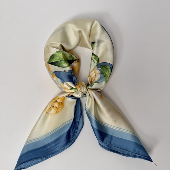 Huvudbild Blommig scarf 70x70 cm – elegant ...