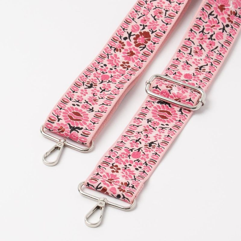  Axelrem med rosa blommor