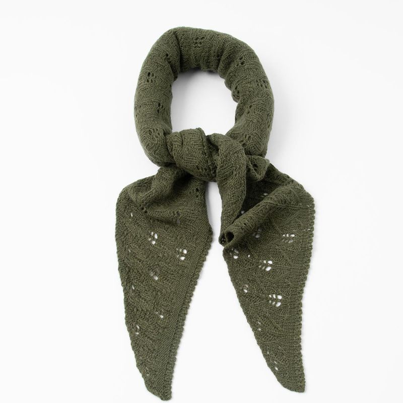 Liten trekantsjal olivgrön - stickad scarf i akryl