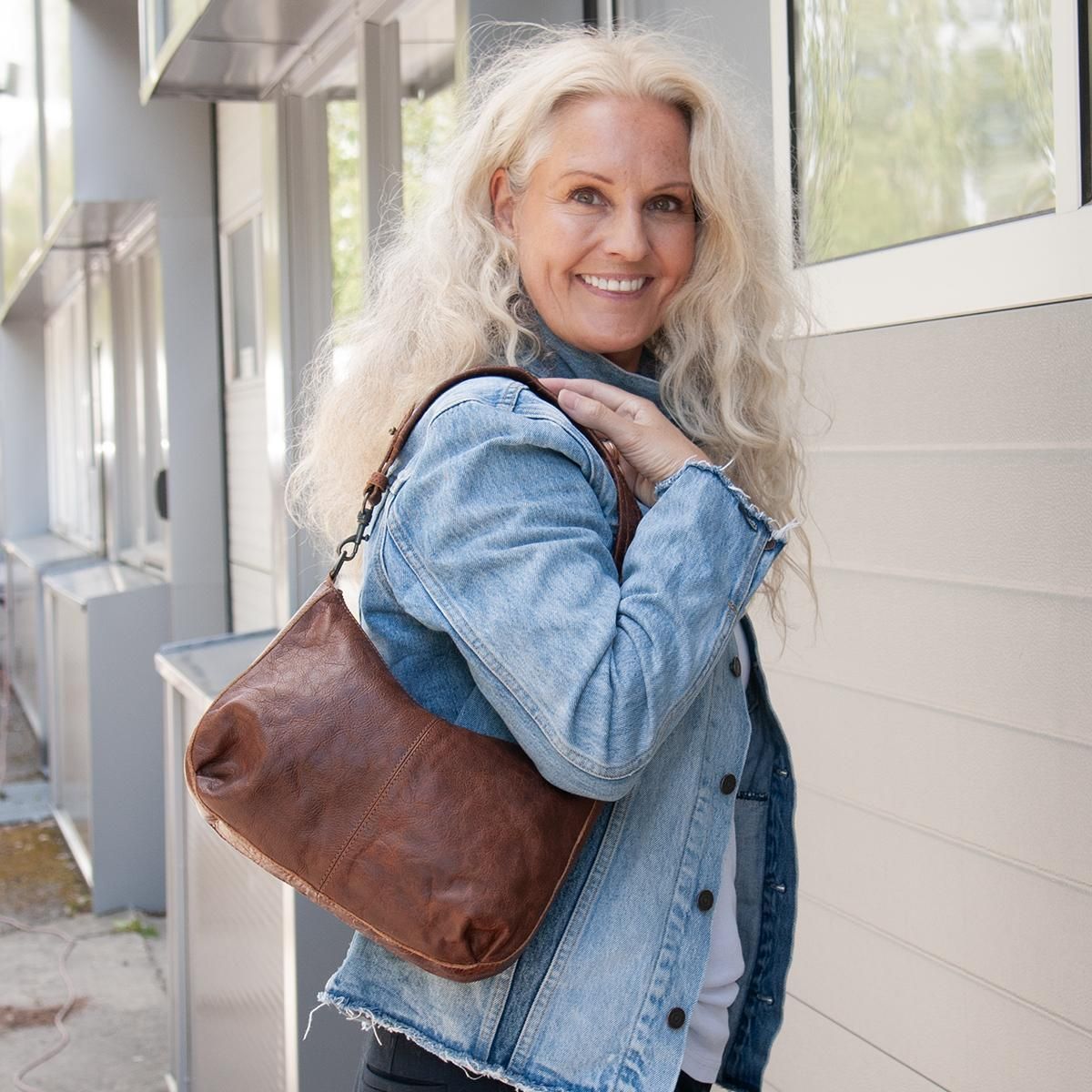 Läderväska OLEA mjuk läderväska med dubbelt band - Mörk brun